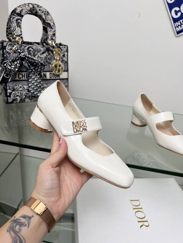Dior lace-up patent leather pumps are now shipping. These Miss Dior pumps, newly