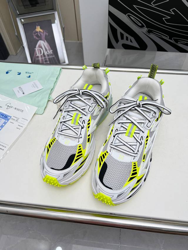Off-White's latest trendy shoes, with the iconic arrow and Off logo on the sole,