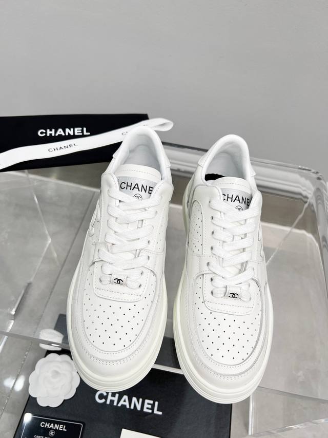 Chanel 25Sf latest full leather panda color white shoes casual sports shoes skat