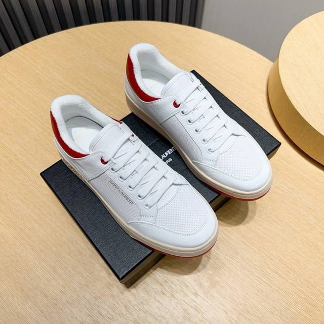 Saint Laurent Sl61 Spring/Summer's latest hit casual collection, featuring an o