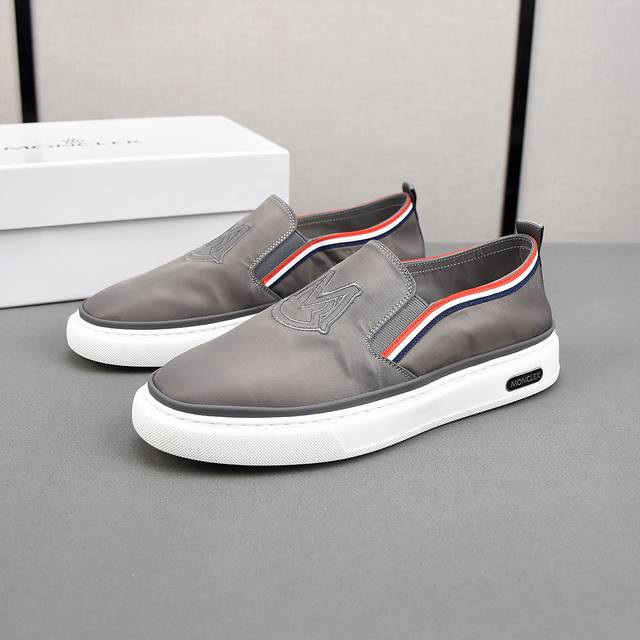 Moncler breathable canvas shoes, with a comfortable, breathable fabric upper and