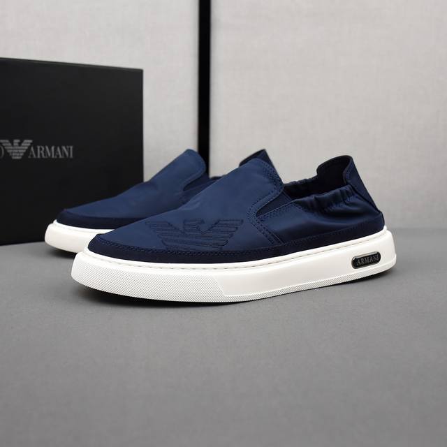 Armani Armani breathable small cloth shoes, the upper is made of comfortable and