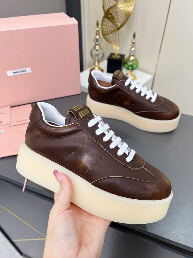 Miu Miu's new 2025 white casual sneakers stand out from all major brands. These