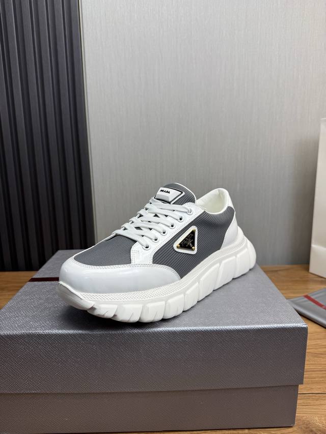 Factory P price Prada Prada popular men's shoes shipped on the official website