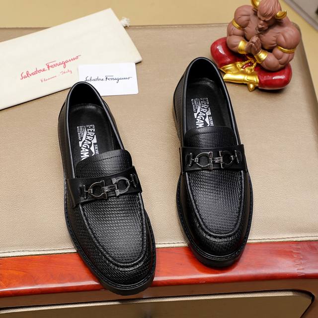 Factory Price: Ferragamo new men's casual slip-on shoes, 1:1 original mold from