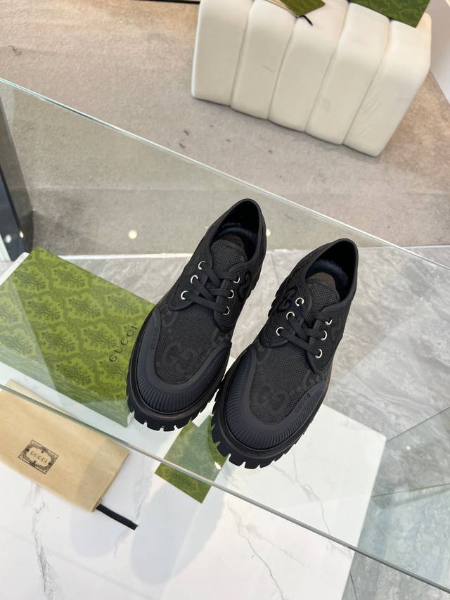 Real price Gucci canvas shoes, a one-to-one replica. Perfect for fall and winte