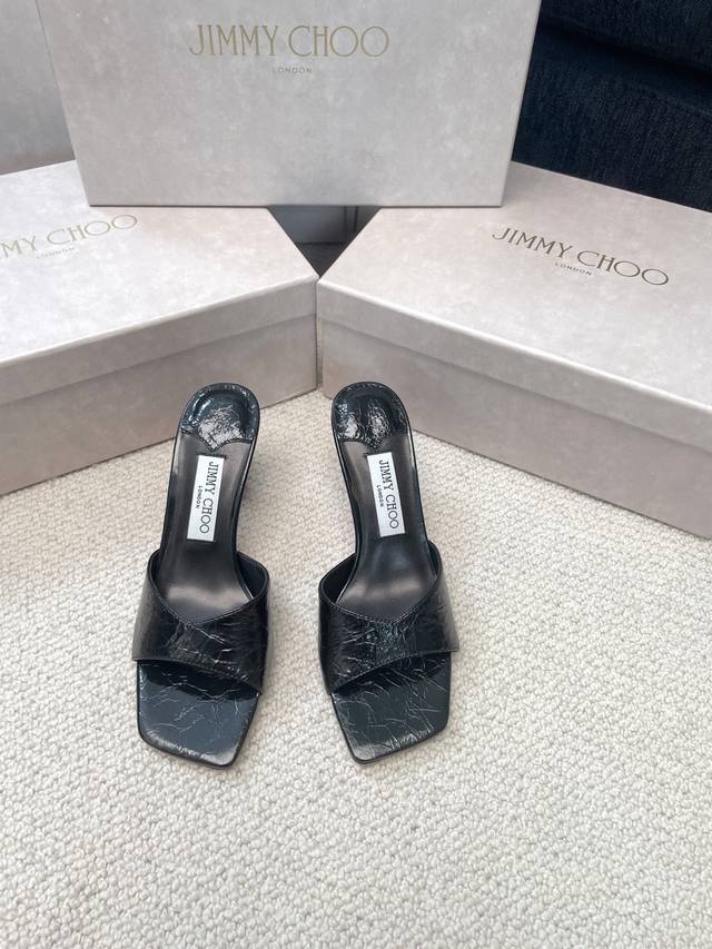 Jimmy Choo's new Spring/Summer 25 simple square-toed kitten-heel slippers! The u