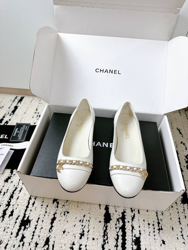 Airplane Box +10 Help! These Chanel Fall/Winter shoes are so gorgeous I'm speec