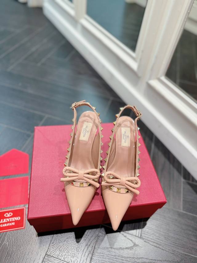 Valentino's high-top 24Ss studded mid-heel, bow-knotted slingback from the Milan