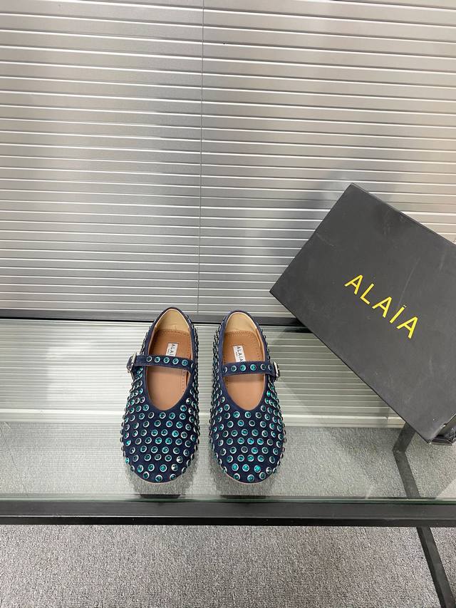 New color cashmere Alaia catwalk-style ballet flats! sweet and cool ballet styl