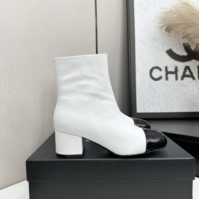 Factory Price Women's Shoes and Sports Original 2025 Chanel Ankle Boots, a Must