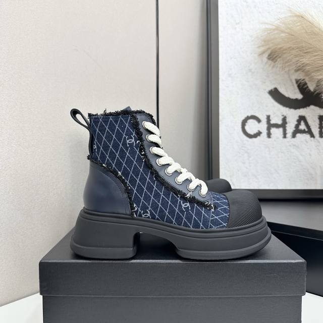 Factory-priced women's shoes and sportswear, original Chanel ankle boots, a mus