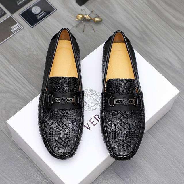 Factory Price Men's Sports Shoes Original Product Brand: Versace Casual Slip-On