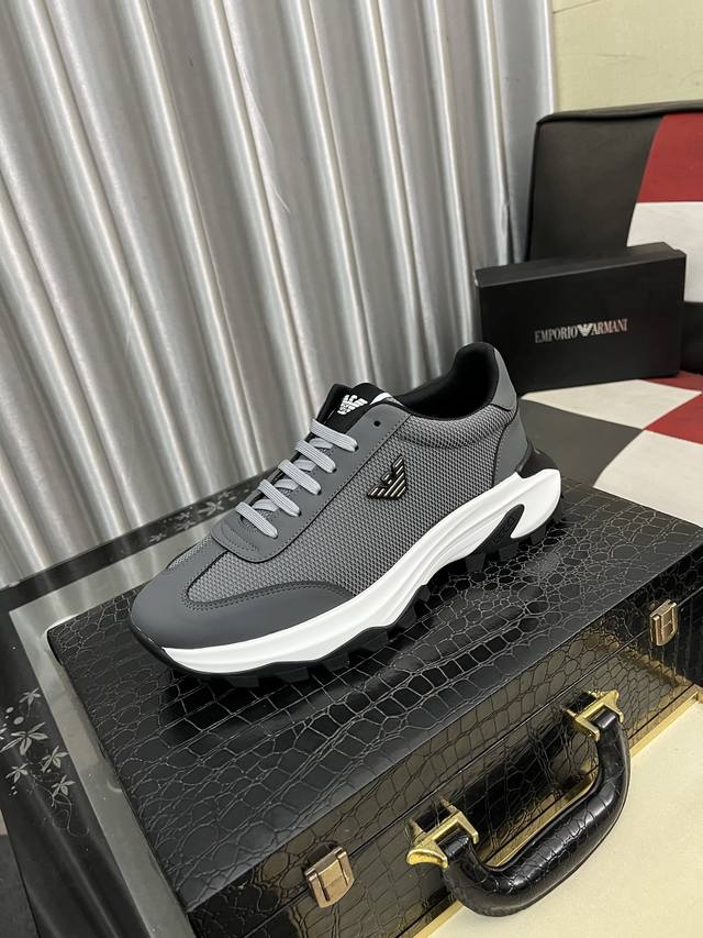 Factory-priced men's sports shoes, original Armani*. The latest best-selling ca