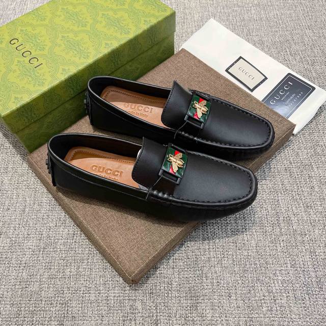 Factory Price Adjustment, Men's Sports Shoes, Original Gucci. Founded in Floren
