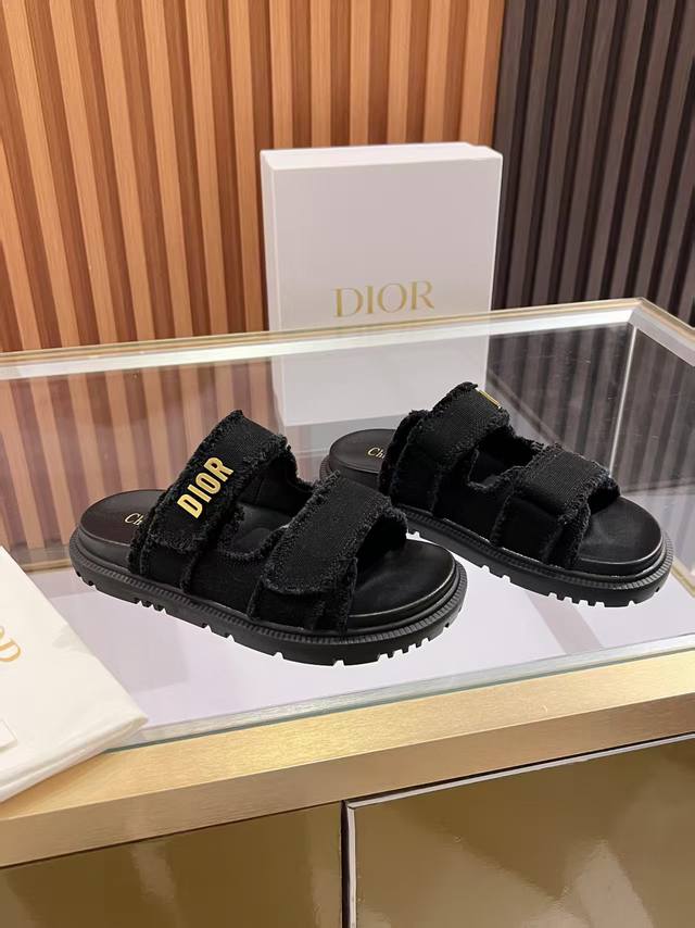 Factory Price: Original Women's Shoes and Athletic Shoes. Dior's iconic canvas
