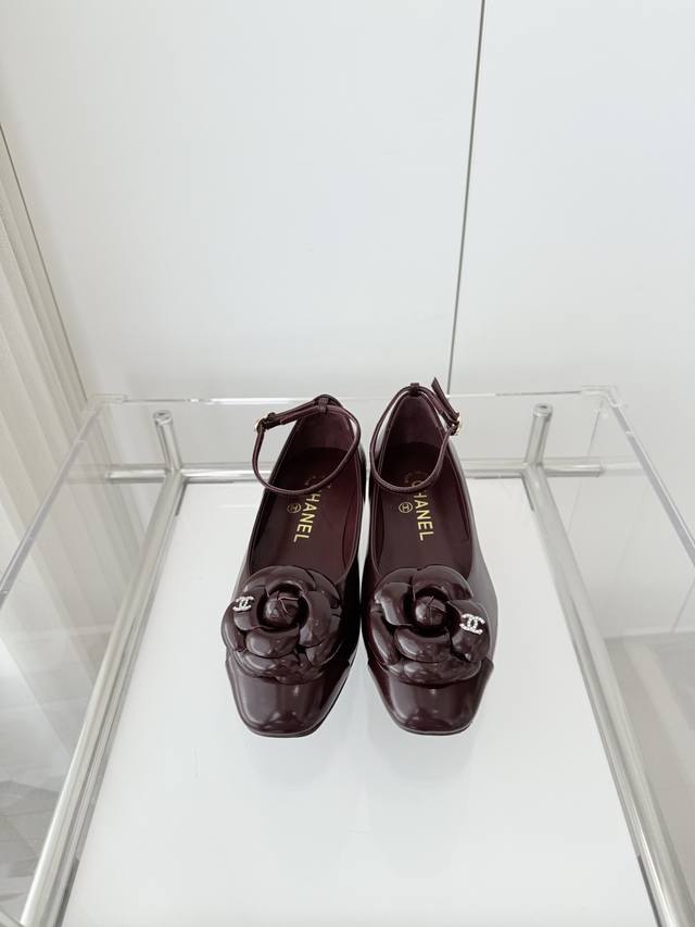 Factory Price Women's Shoes and Sportswear Original Chanel 2025 Autumn New Arri