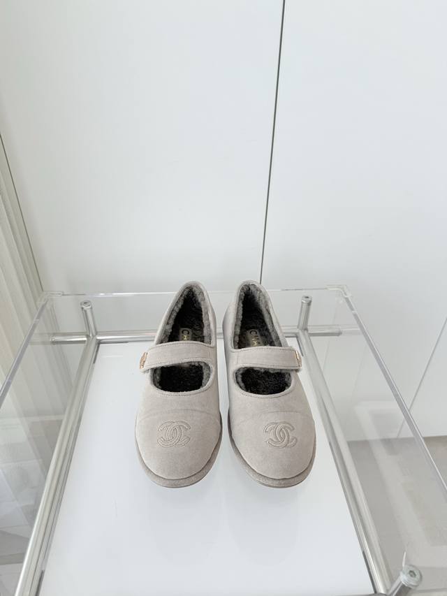 Factory Price Women's Shoes and Sportswear Original Chanel 2025 Autumn New Arri