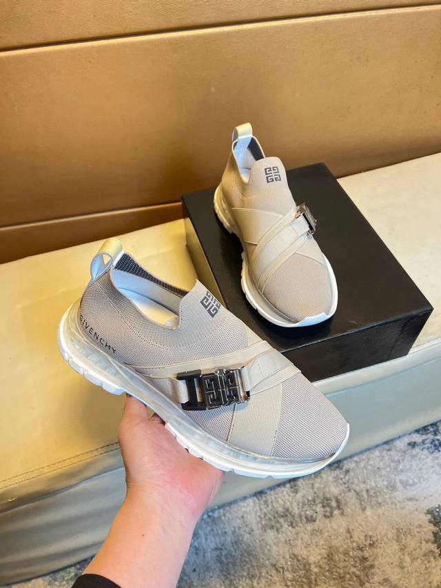 GIVENCHY New Givenchy counters, everyone gets a pair at the same time, don't mis