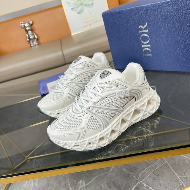 Dior 25Ss B35, the latest dad sneaker, enriches the classic collection with a st