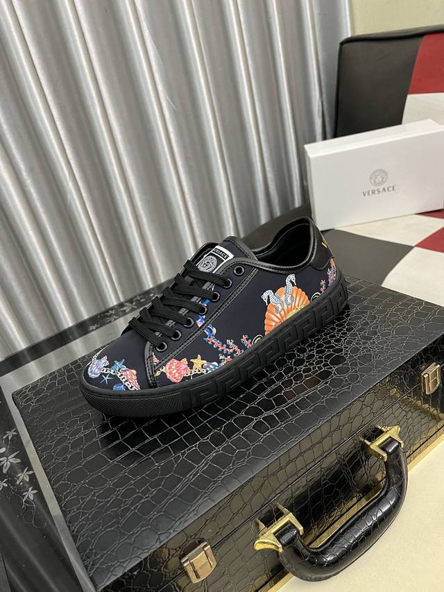Factory Price: Versace's latest meticulously crafted style is sure to blow you