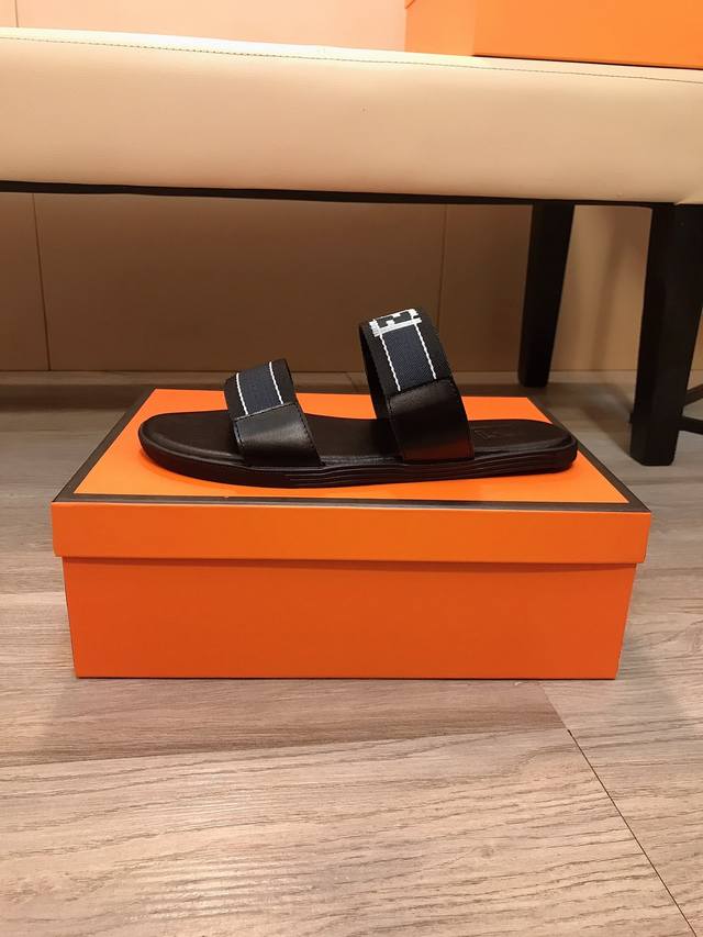 Factory Price: Fendi's new Little Monster slippers for men. High-quality, impec
