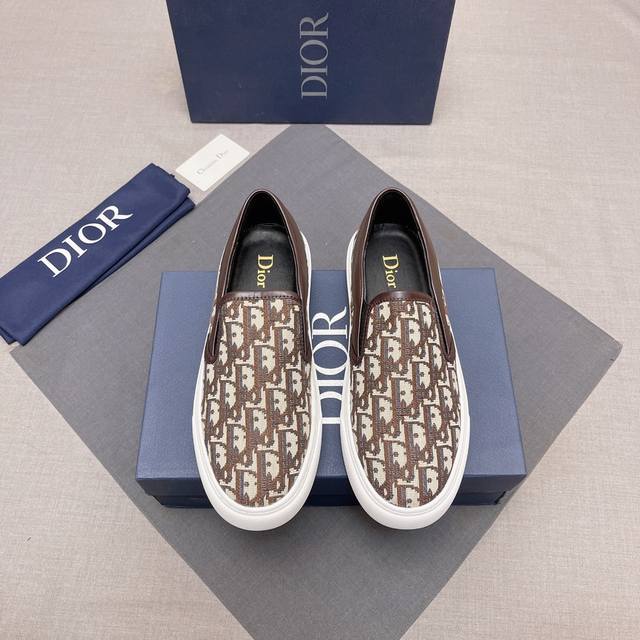 Dior Series Casual Shoes. New Dior men's casual shoes launched at Dior's Hong Ko