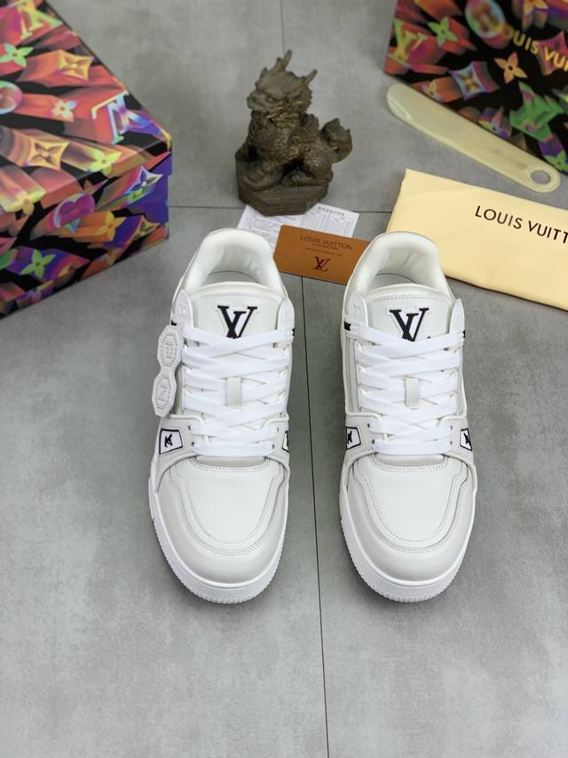Top-of-the-line Louis Vuitton originals, the perfect couple's new LV Louis Vuitt