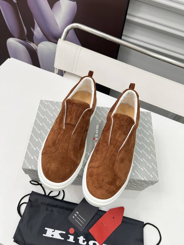 Kiton men's casual slip-on style made of calfskin fabric, water-dyed cow lining