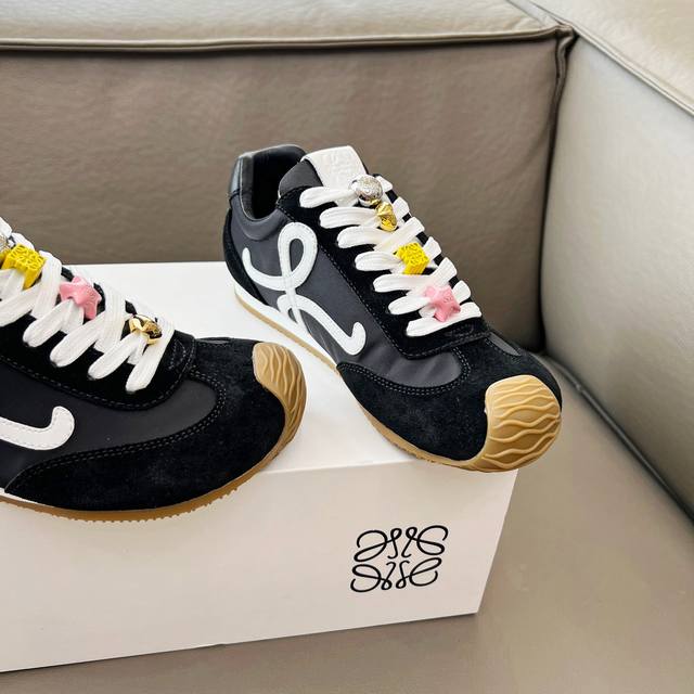 2025 Loewe's hot-selling casual shoes are here! The color-blocked, fresh design
