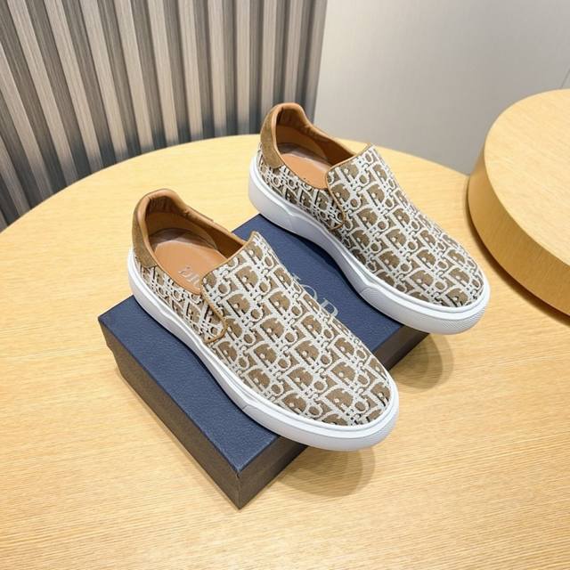 Factory P Dior's new slip-on shoes, exclusive and popular, now in stock, are in