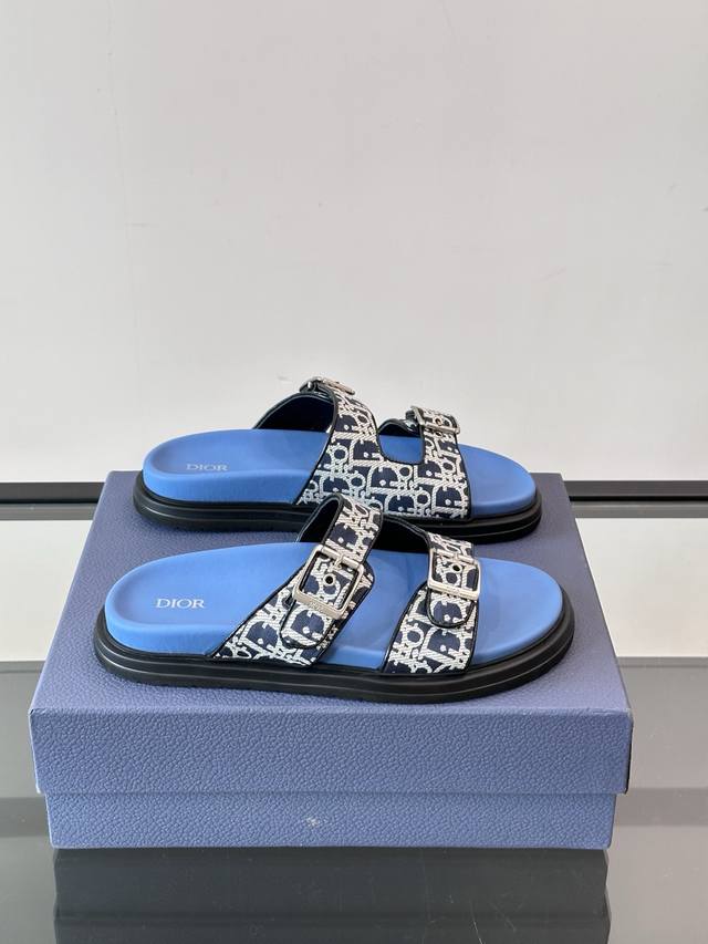 Dior Aqua men's sandal slipper. Exuding Dior couture style, the Dior Grey suede