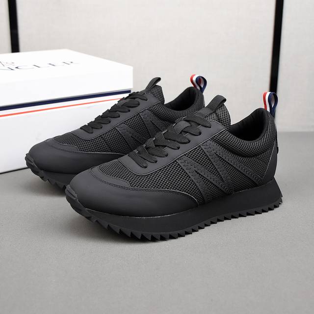 Moncler men's outdoor lace-up sneakers are comfortable and slip-resistant, desi