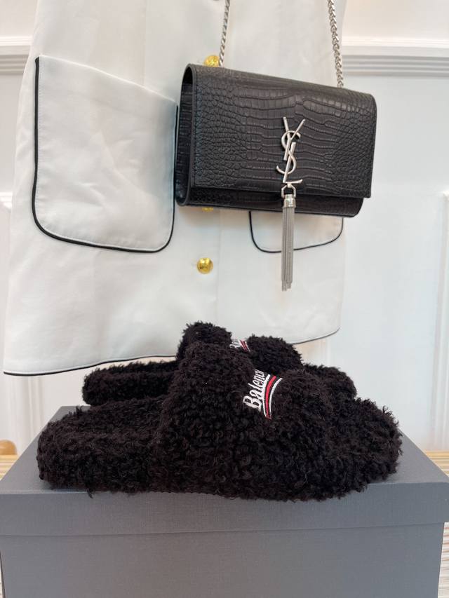 Actual Price: Balenciaga | New Spring/Summer Teddy Furry Slippers ______________