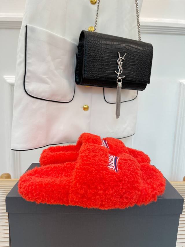 Actual Price: Balenciaga | New Spring/Summer Teddy Furry Slippers ______________