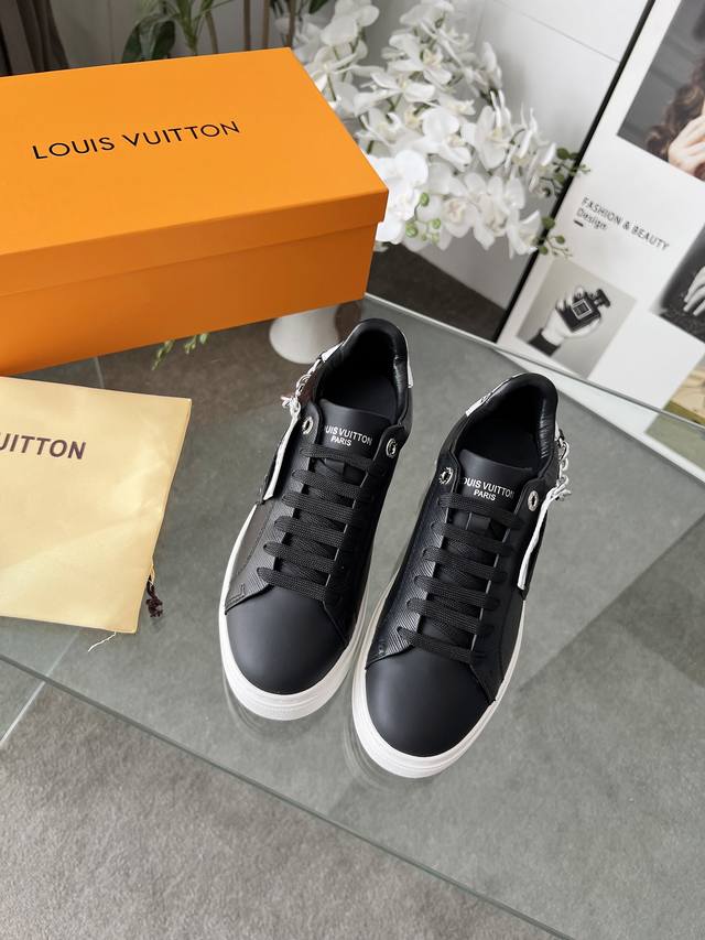 Factory Price Women's Shoes Original This classic Time Out sneaker is a unique