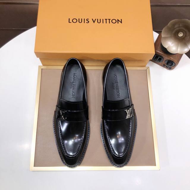 Factory Price Men's Sports Shoes Original Louis Vuitton Sheepskin Lining New Co