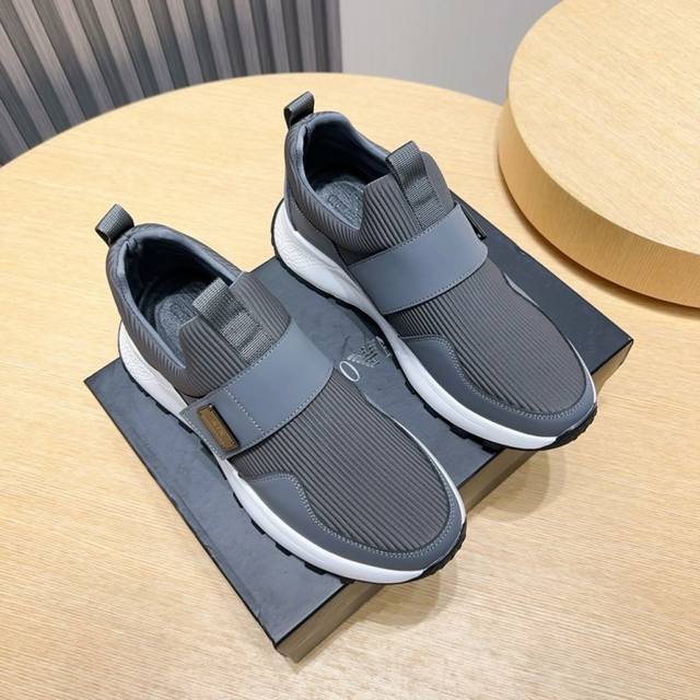 Factory Price Men's Shoes, Original Armani, New Fashion Men's Sports Shoes, Car