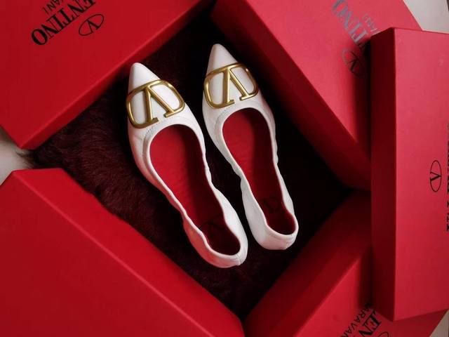 Men's Men's Sportswear Original Valentino. Valentino's latest collection of V-ne