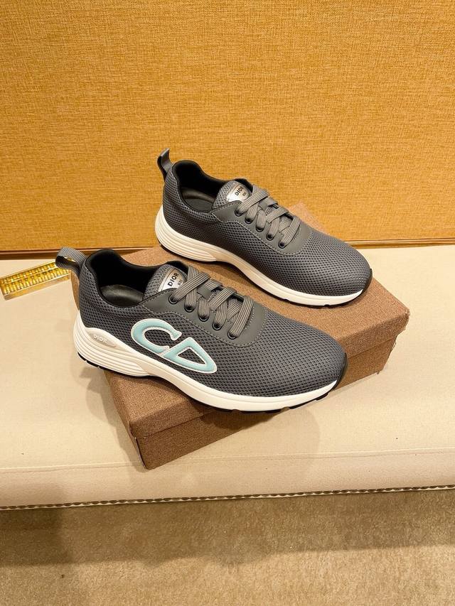 Factory-priced men's sports shoes. Latest Dior delivery, featuring imported pre