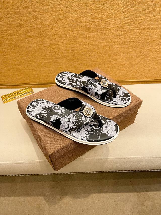 Factory Price Men's Shoes, Original Versace Slippers, High-End Men's Shoes, 1:1