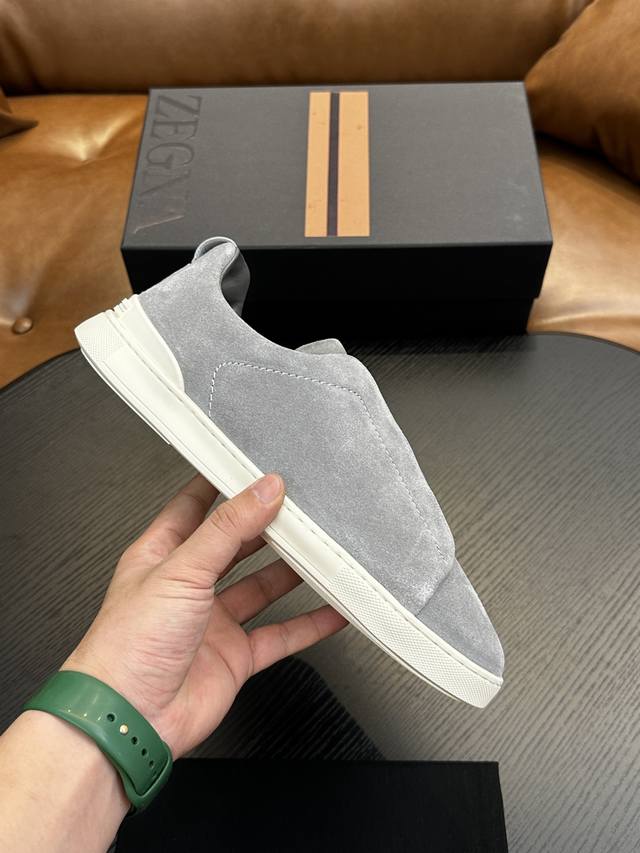 Hot sale! Ermenegildo Zegna casual sneakers DDD. These Triple Stitch low-top sne