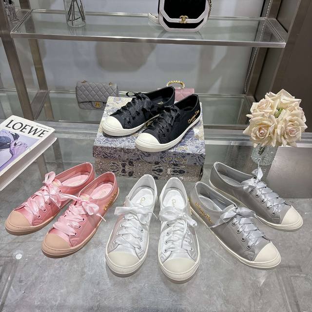 Fixed price, no discounts, Dior ballet-style casual shoes, the same style worn b