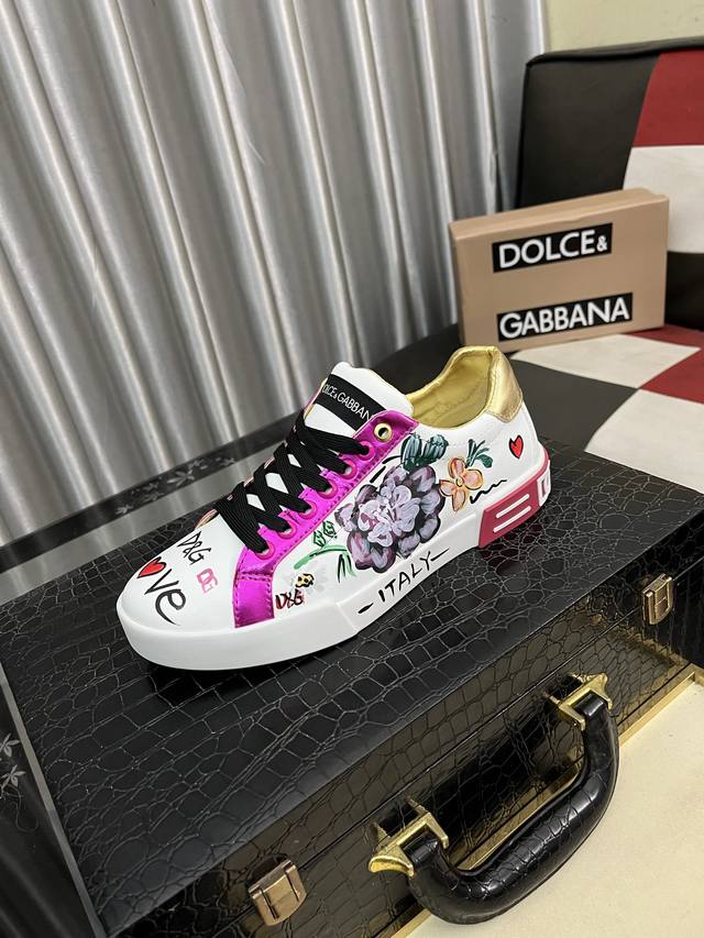 Factory Price: DG's latest hit casual shoe features the brand's signature detai