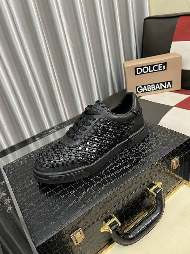 Factory Price: DG's latest hit casual shoe features the brand's signature detai