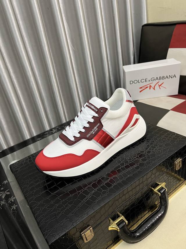 Factory Price: DG's latest hit casual shoe features the brand's signature detai