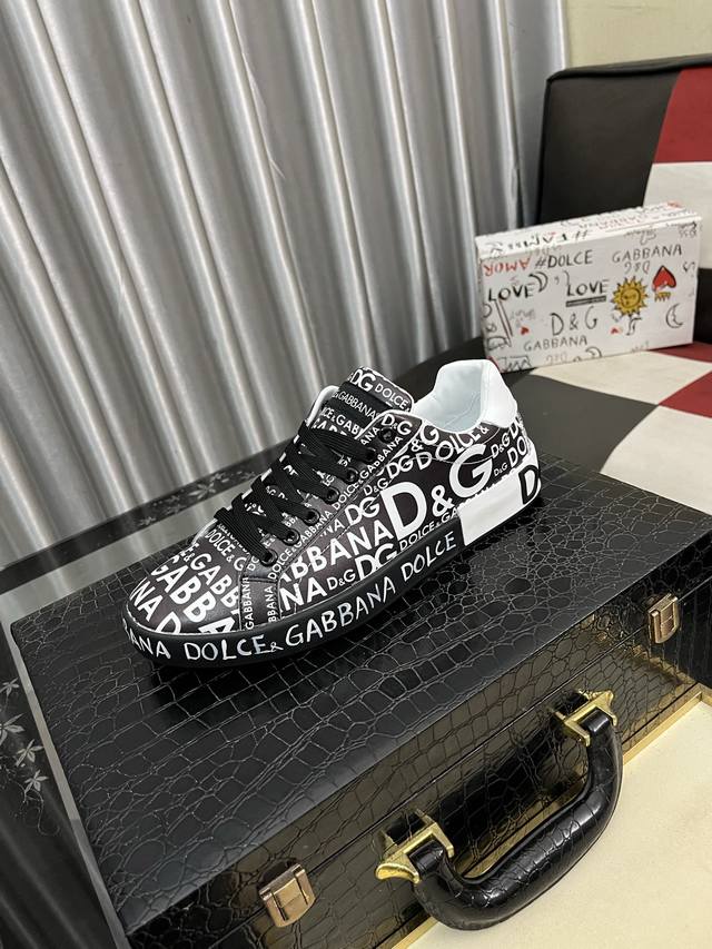 Factory Price: DG's latest hit casual shoe features the brand's signature tongu