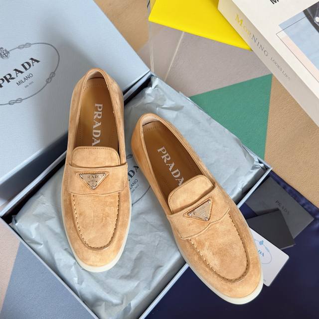 Premium Edition Prada's latest couple's triangle logo loafers, casual sneakers O