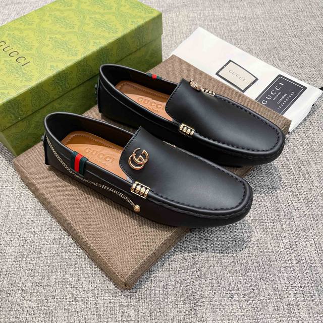 Brand Gucci, also known as Gucci in English, features business-casual driving l