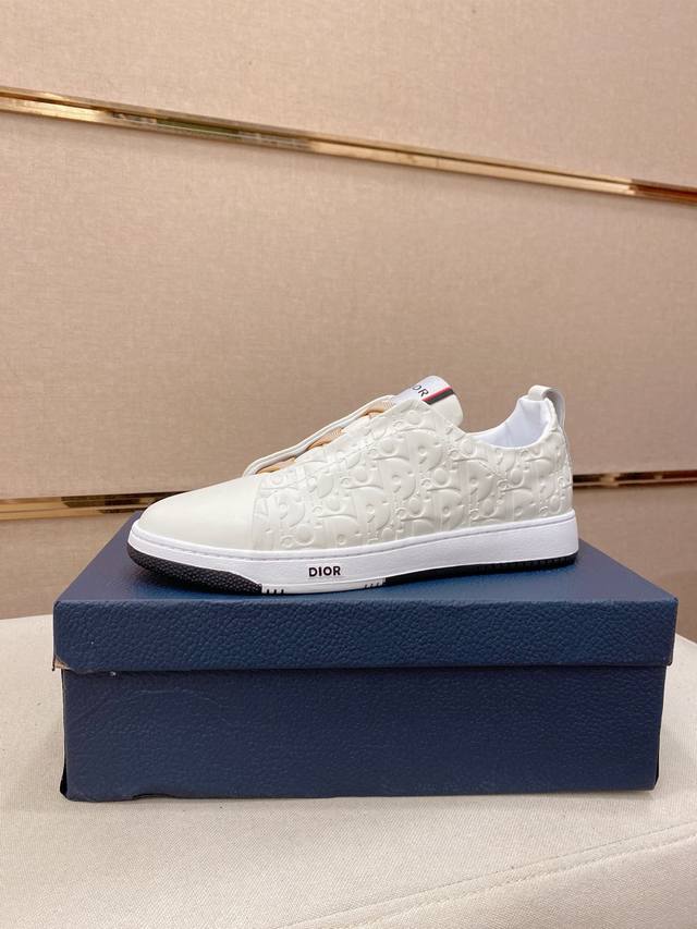 Factory Price Dior D new models are available at the same counter. The upper is
